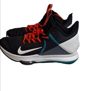 NIKE LEBRON WITNESS  4 MEN'S BASKETBALL SNEAKERS SIZE 13 U.S